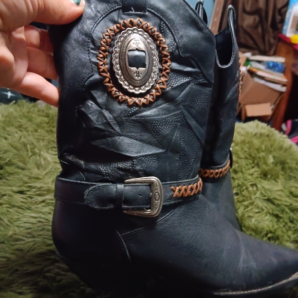 Black leather boots conchos - Picture 2 of 5